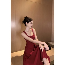 红色方领吊带连衣裙女夏季新款收腰显瘦日常可穿敬酒服订婚红裙子