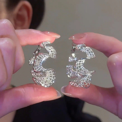 S925银针镂空波浪裙边耳圈2025新