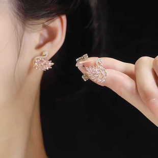 网红款精致超闪轻奢满锆天鹅耳钉s925银针经典百搭款时尚气质耳环