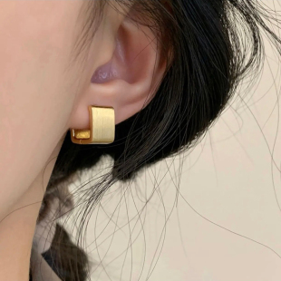 新款 耳环简约冷淡风2023爆款 女 高级设计感拉丝方形耳扣式 网红素款