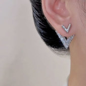 气质高级冷淡风2023新款 轻奢精致一款 两戴锆石字母耳钉时尚 耳环女