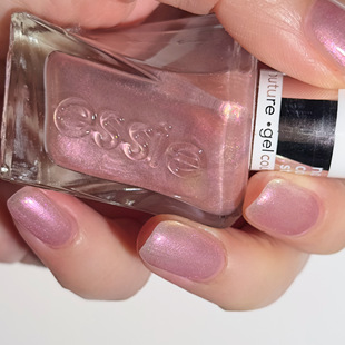 Essie Gel Couture 65 Frost Yourself 透明粉调基底彩虹偏光细闪