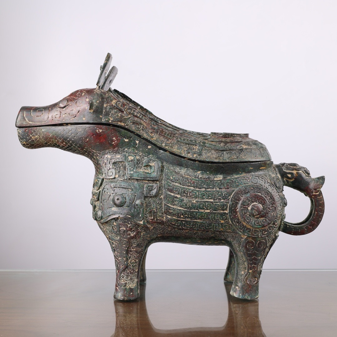 仿古青铜器酒具类商代牛形青铜觥腹部带铭文古玩杂项收藏家居摆件