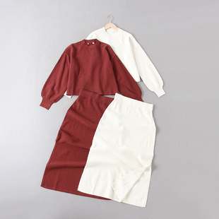 出巴西单 两件套 女圆领宽松肌理感针织毛衣开叉包臀半身裙套装