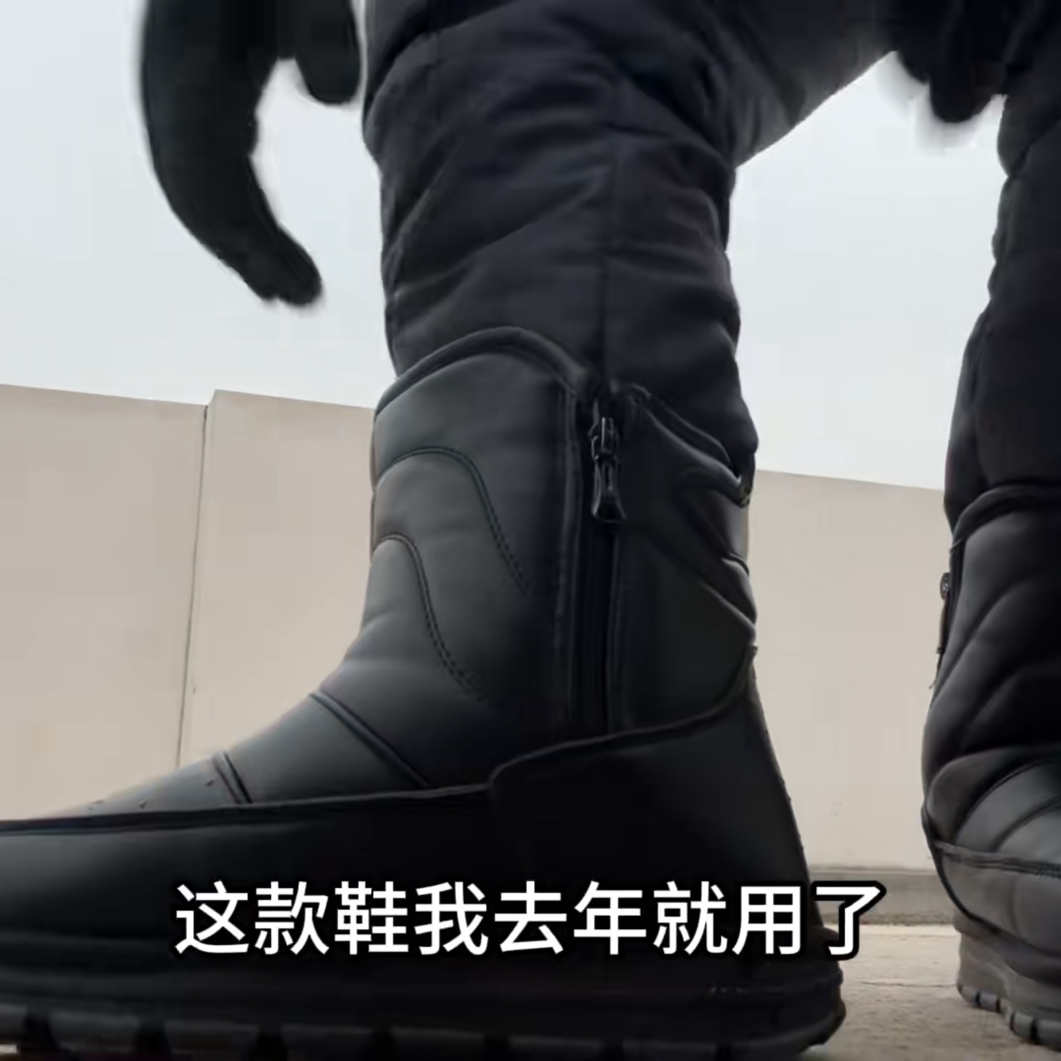 雪地鞋男款女生送快递穿的冬季户外加厚大码加绒防水保暖休闲棉靴