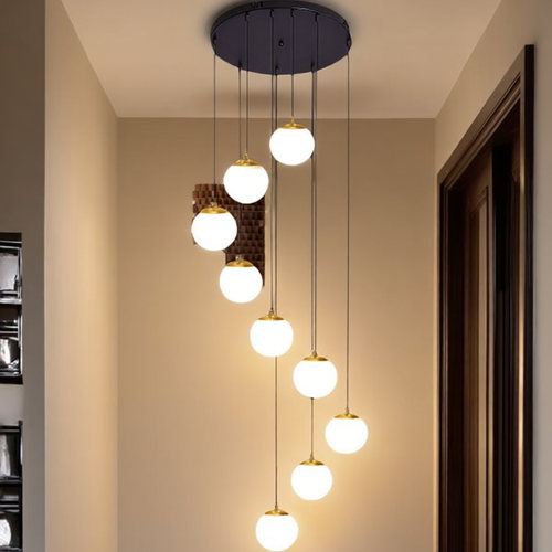 旋转公寓挑高楼梯间复式楼大吊灯