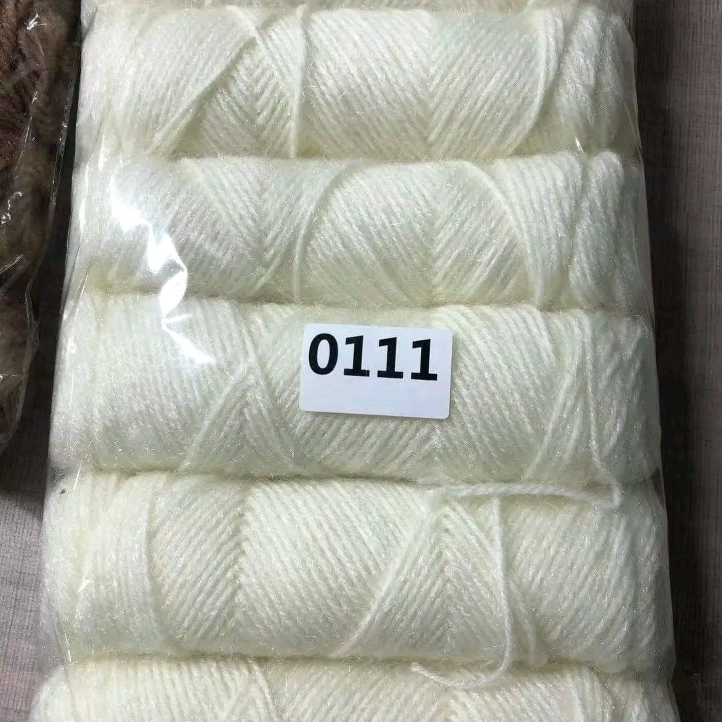 松鼠绒毛线一包六团装绣花机宝宝围巾毛线帽子丝线外套粗毛钩织