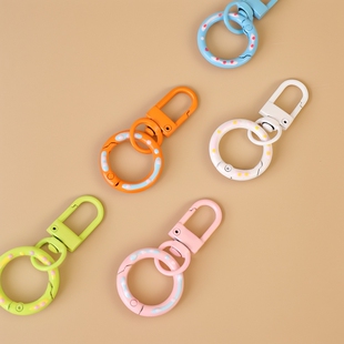 新款马可龙多彩弹簧钥匙扣登山扣书包个性时尚钥匙扣情侣