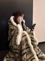 Fairisland-patterned cape bathrobe, thickened coral fleece, soft touch, hooded home wear, coat, pajamas for women in winter thumbnail 6