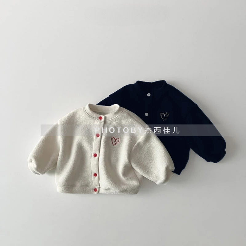 儿童摇粒绒外套秋冬新款女童日韩风撞色纽扣爱心绣花设计抓绒外套