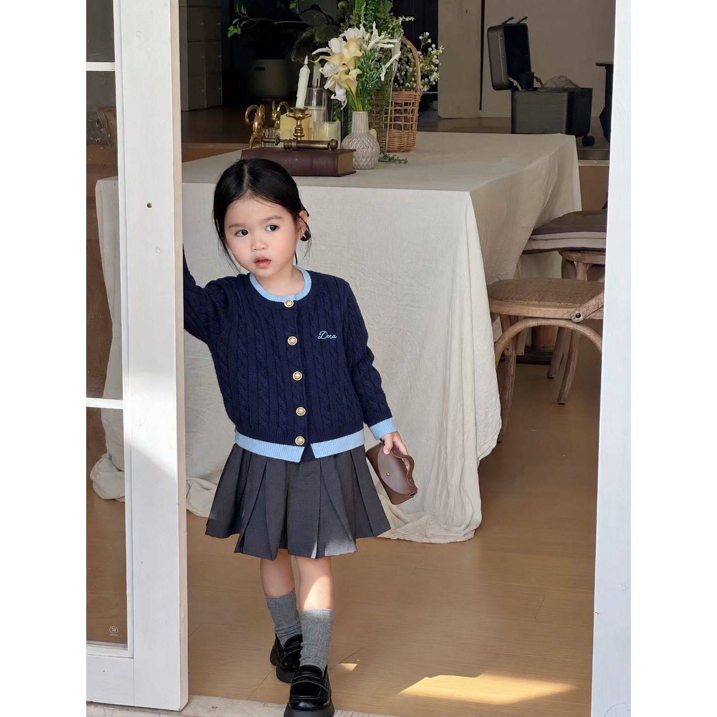 早秋女童麻花毛衣开衫 复古金扣撞色袖口学院风宝宝外搭针织衫