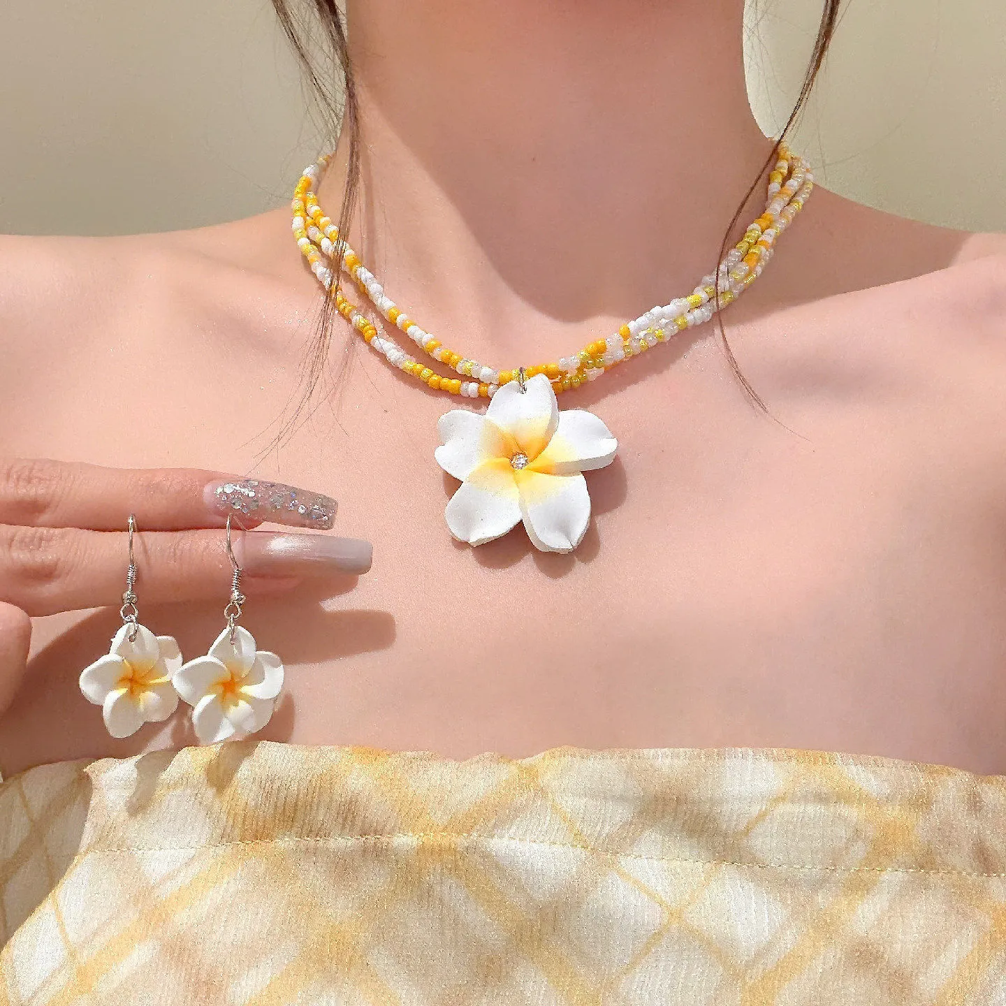 黄色鸡蛋花串珠项链耳钉女小众甜美锁骨链海边度假配饰