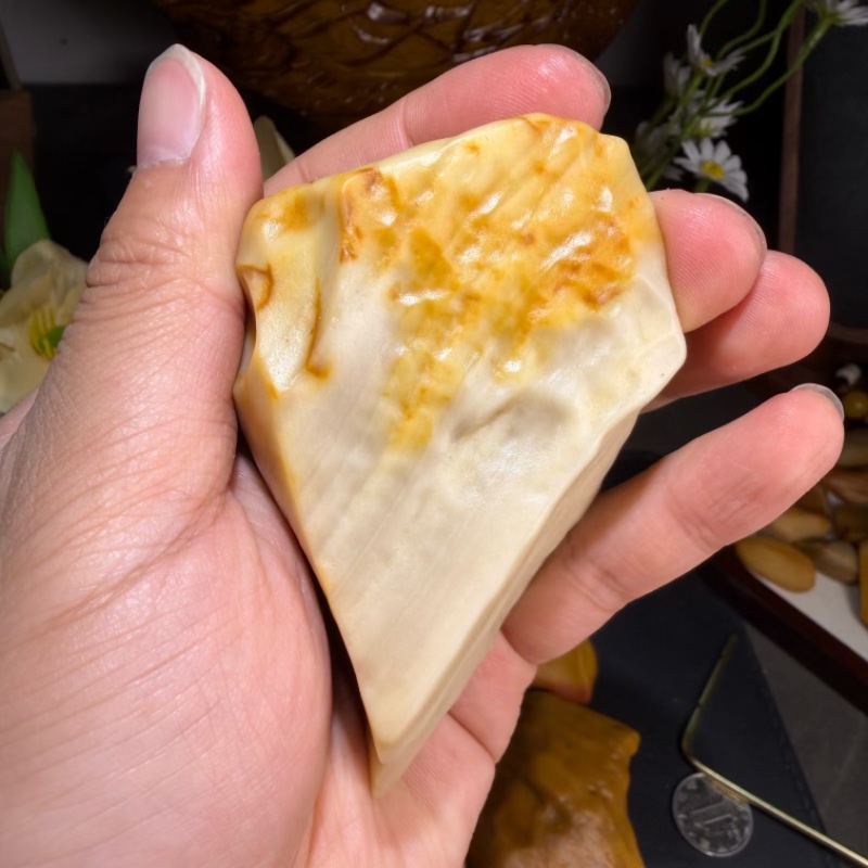 天然地表籽料油坨子螺旋纹沙漠漆原石把玩件重200克品相完美奇石