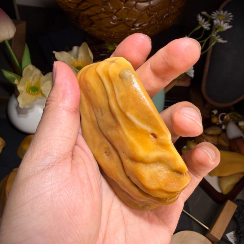 天然地表籽料天然油坨子螺旋纹沙漠漆原石把玩件重183克戈壁奇石