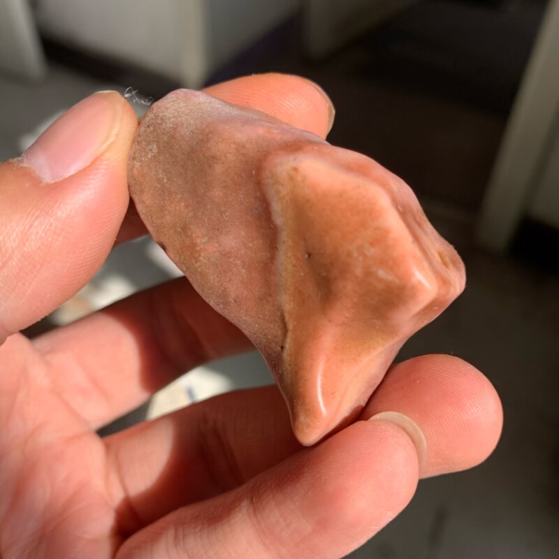 新疆哈密地表籽料天然红蛋白原石把玩件重52.5克戈壁罗布泊奇石料