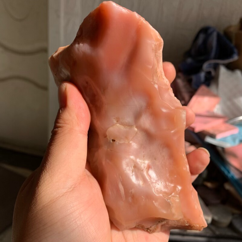 新疆哈密地表籽料天然冻光红蛋白原石摆件雕刻料重502克戈壁奇石