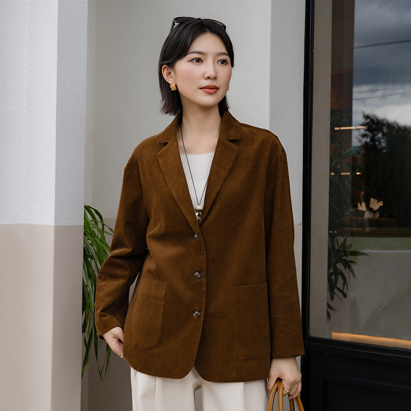 YUN韫2025秋冬新品女装韩版高级感巴恩风复古灯芯绒西装外套 5928,女装/女士精品,风衣,淘宝优惠券,粉丝福利购,淘宝优惠卷