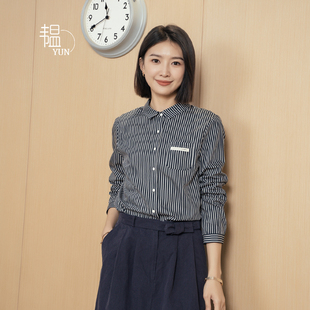 YUN 设计感翻领单排扣长袖 韫2024春季 女装 竖条纹口袋衬衫 新款