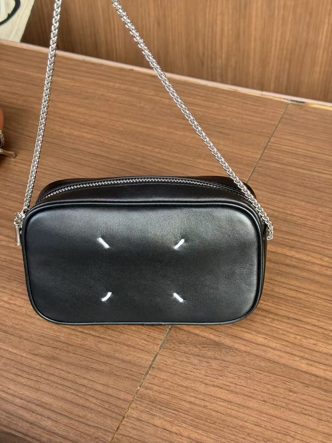 高级感真皮羊皮斜挎小方包