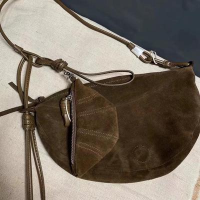 大容量真皮牛角包单肩斜挎