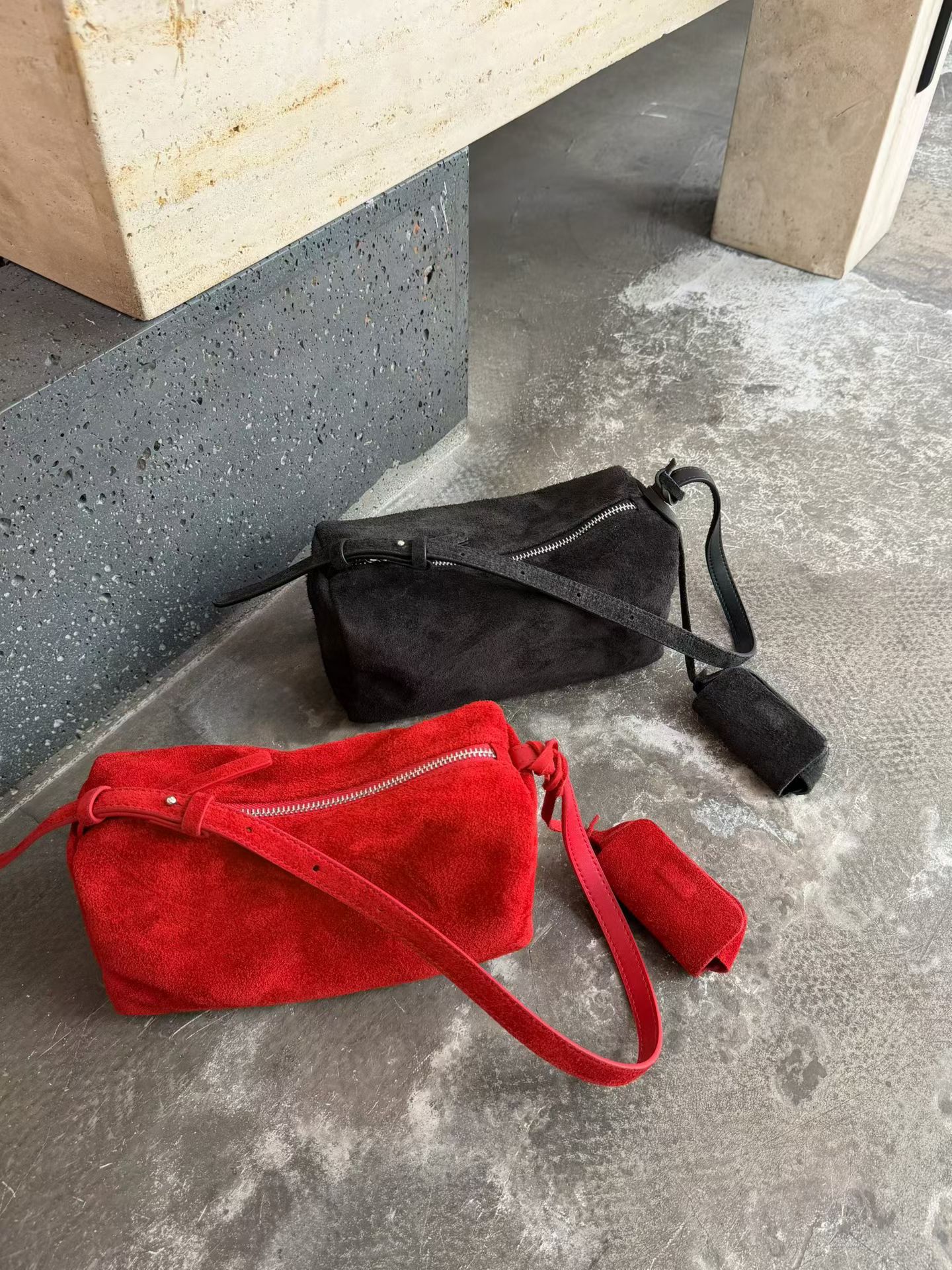 包包女2026新款秋冬真皮磨砂头层牛皮单肩手提笔筒包腋下圆筒包潮图片