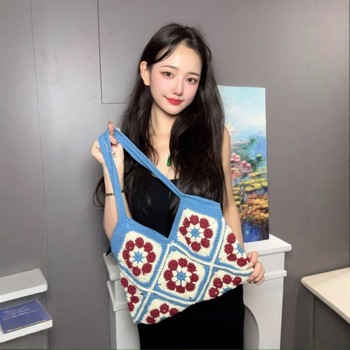 成品手工编织女士单肩包毛线钩织斜挎包山茶花祖母方格拼接托特包