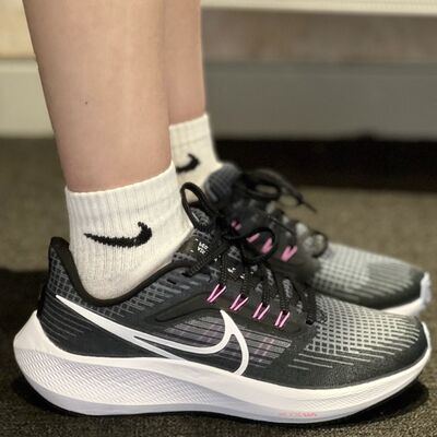 Nike男款时尚织物低帮跑步鞋