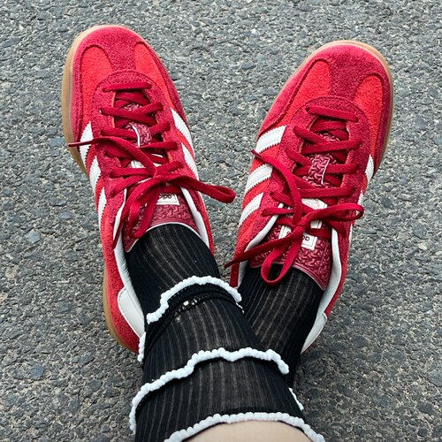 Adidas originals GAZELLE 男女同款红色舒适百搭低帮板鞋 IE1051