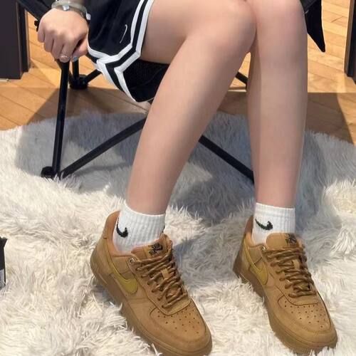 Nike Air Force 1 Low 经典复古小麦色板鞋CJ9179-200