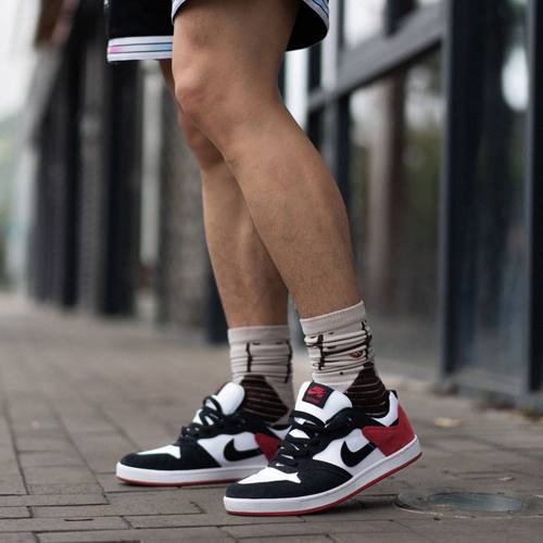 Nike SB Alleyoop 男款黑白红麂皮包裹性防滑低帮板鞋 CJ0882-102