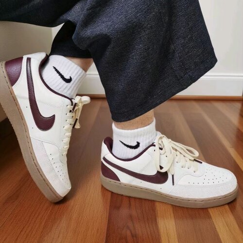 Nike Court Vision Low Sail 男款米白色舒适低帮板鞋 HV2530-101