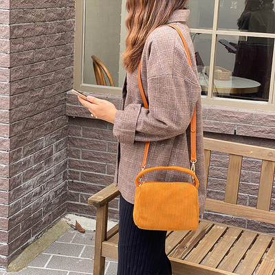 复古百搭休闲小斜挎包