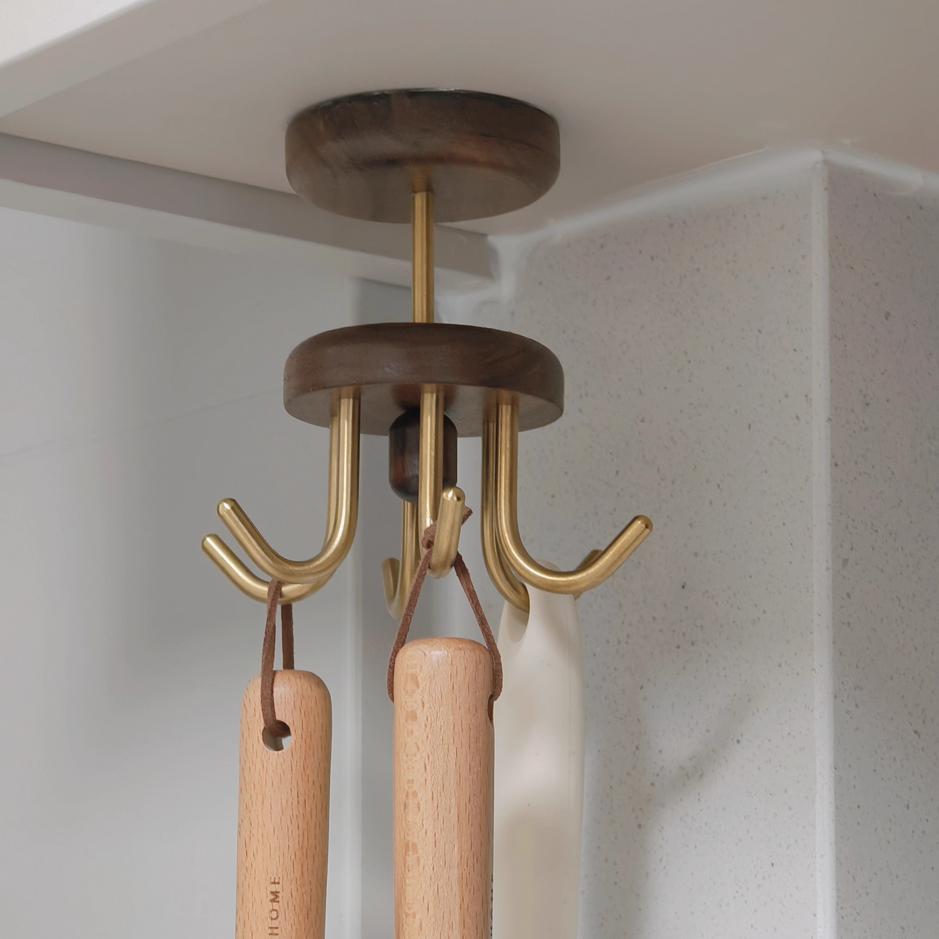 胡桃木吸顶挂钩桌下悬挂底部柜下吊钩玄关柜底粘钩厨房锅铲置物架