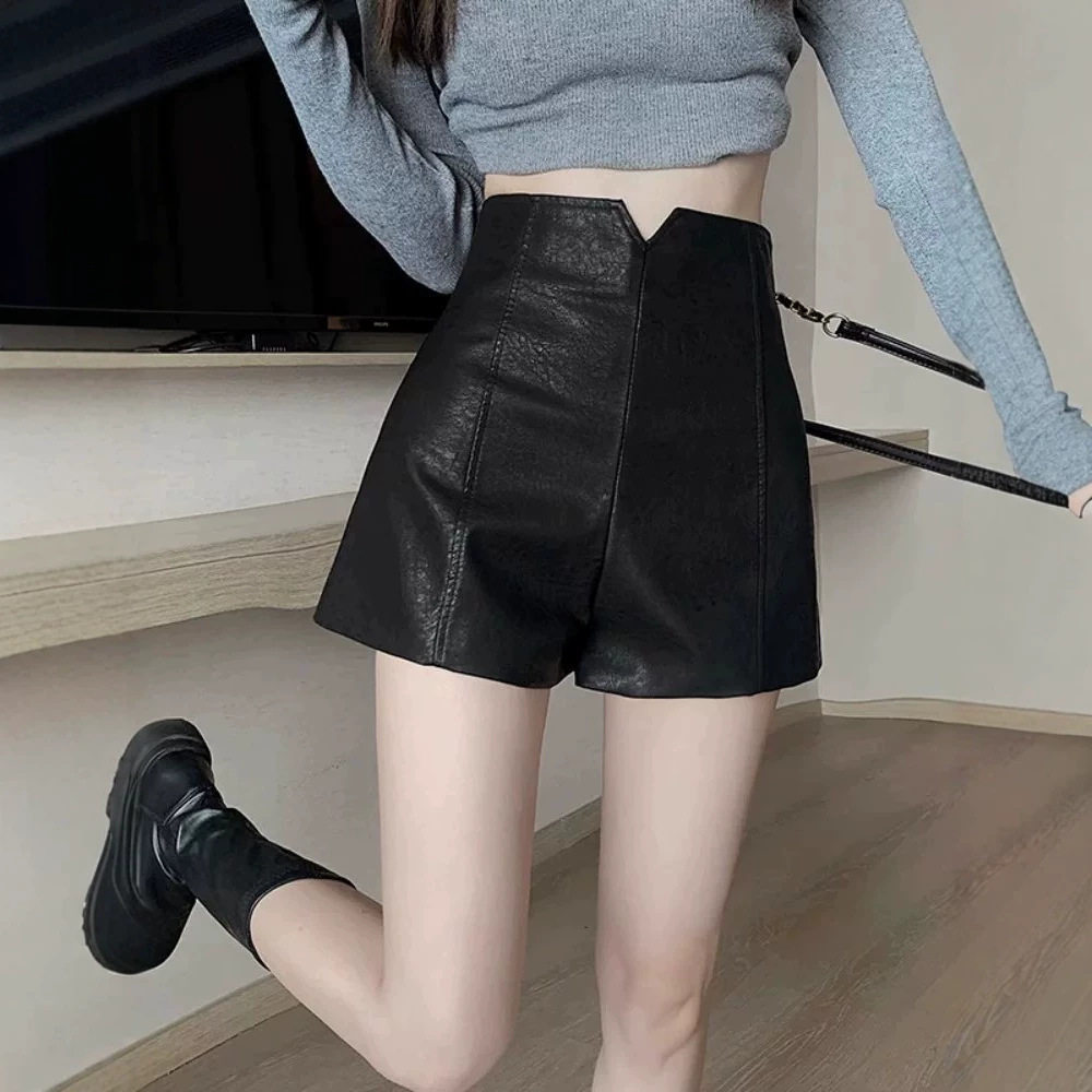 PU皮短裤女秋冬外穿黑色靴裤小个子休闲显瘦高腰a字直筒包臀短裤