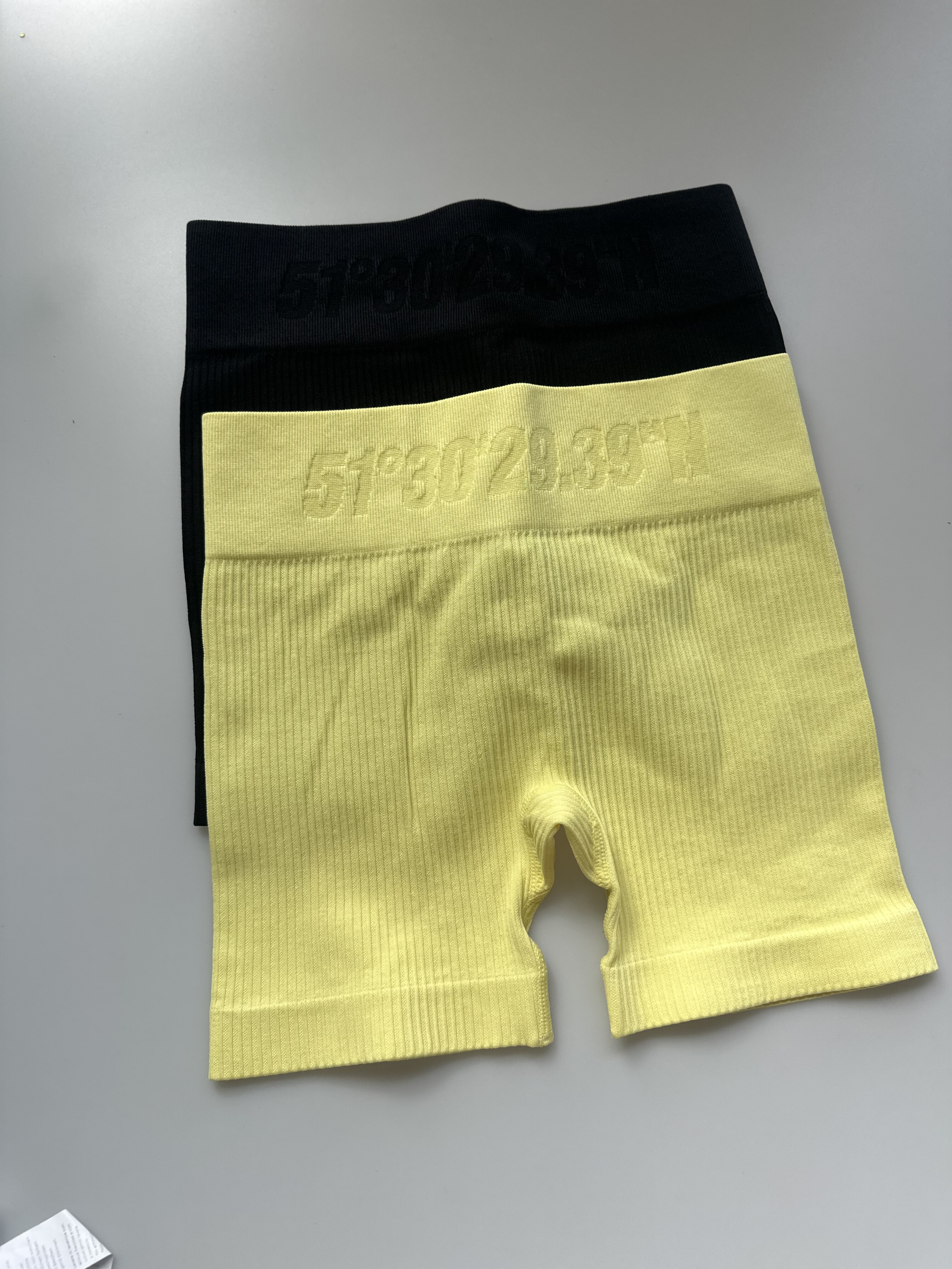 外贸原单无缝针织运动短裤女高腰提臀高强三分裤跑步健身瑜伽短裤