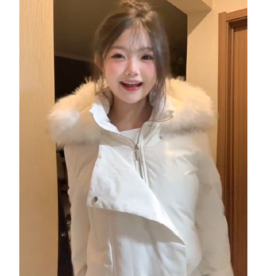 今年流行独特超好看毛领面包服外套女装冬季新款保暖加厚短款棉衣