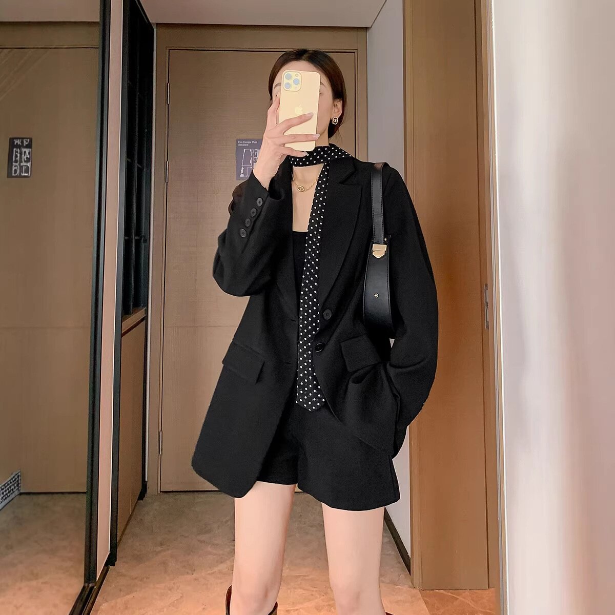 网红休闲大码女装黑色小众设计感飘带西装外套胖mm春季新款2619