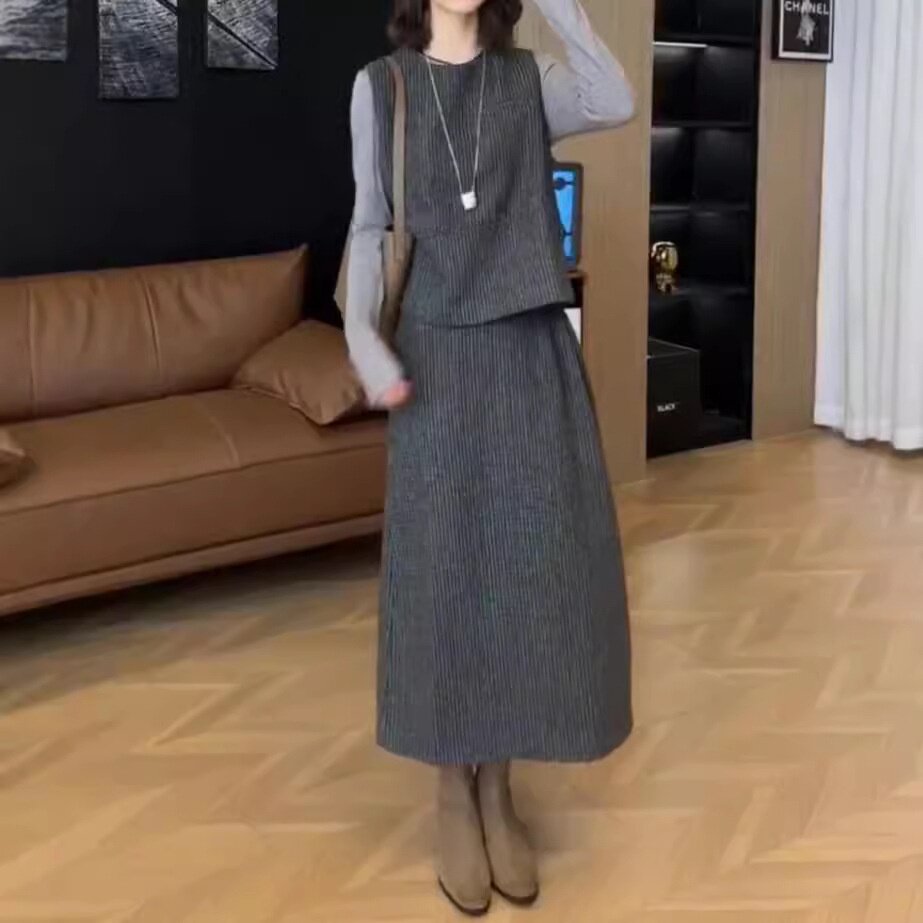 24802大爱美依缘2026秋季新款简约长袖打底衫搭配马甲半身裙女装