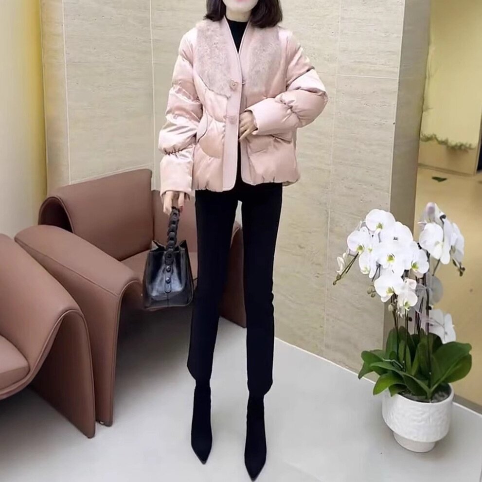 241235大爱美依缘2026冬季新款时尚显瘦减龄毛毛拼接棉服外套女