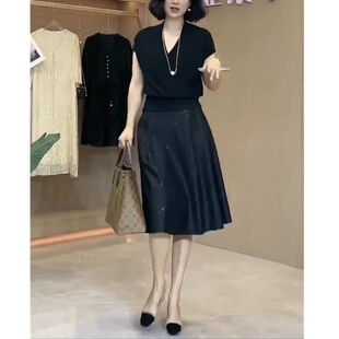 23256大爱美依缘2026夏季新款纯色V领打底衫时尚半身中裙女显瘦潮
