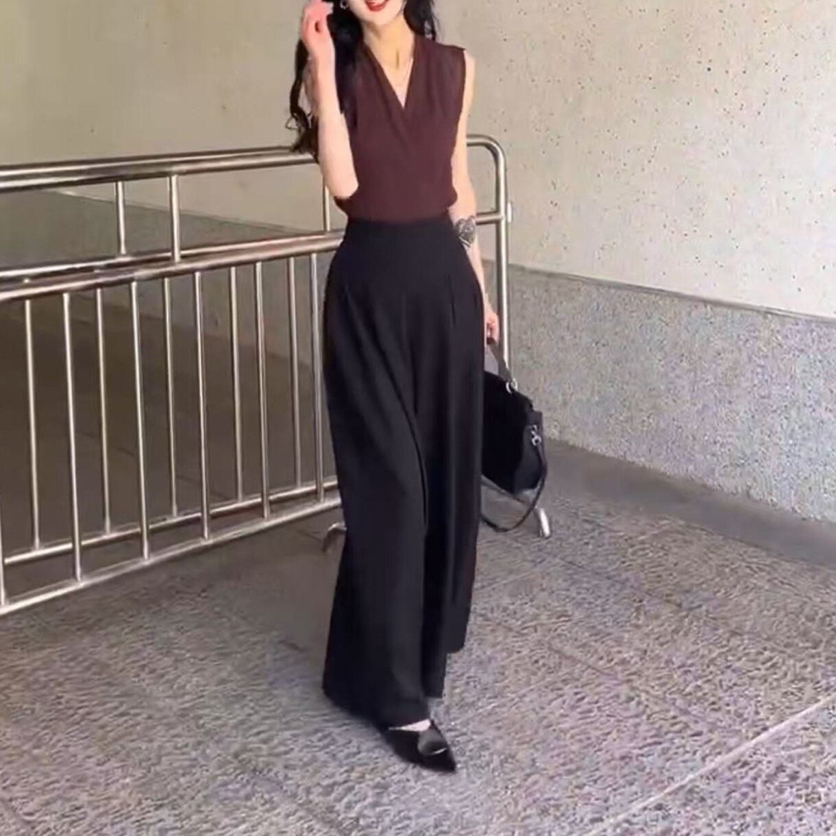 25235大爱美依缘2025夏季新款高级V领无袖上衣高腰宽松阔腿裤时尚