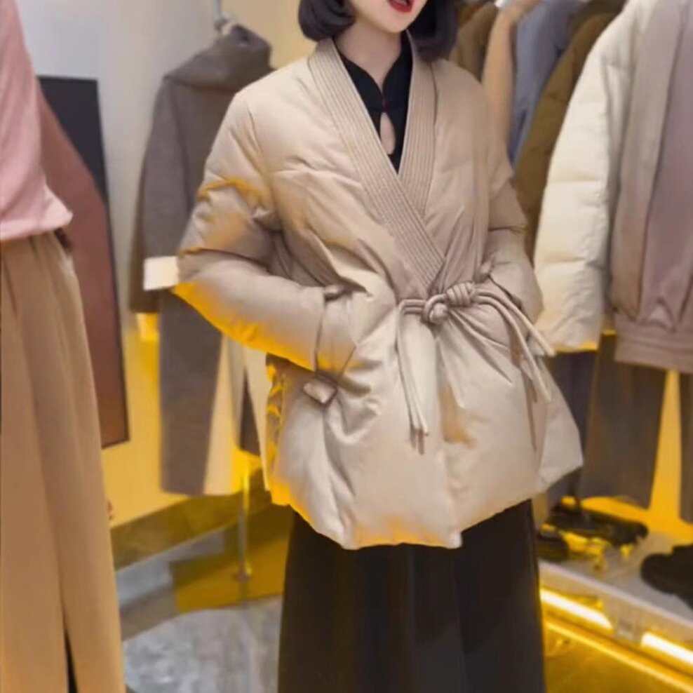 241250大爱美依缘2026冬季新款设计感文艺复古系带宽松棉服女外套