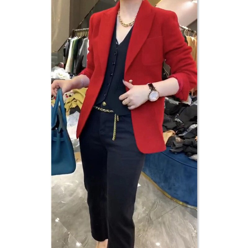 88031大爱美依缘2026秋季新款红色翻领长袖小西装外套女时尚外衣