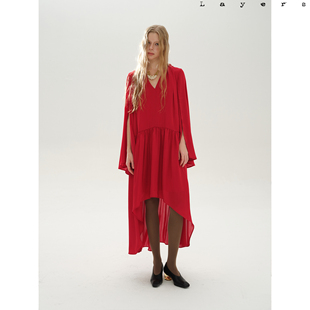 不规则飘逸感 缎面开袖 节日连衣裙 浓郁正红 Layers