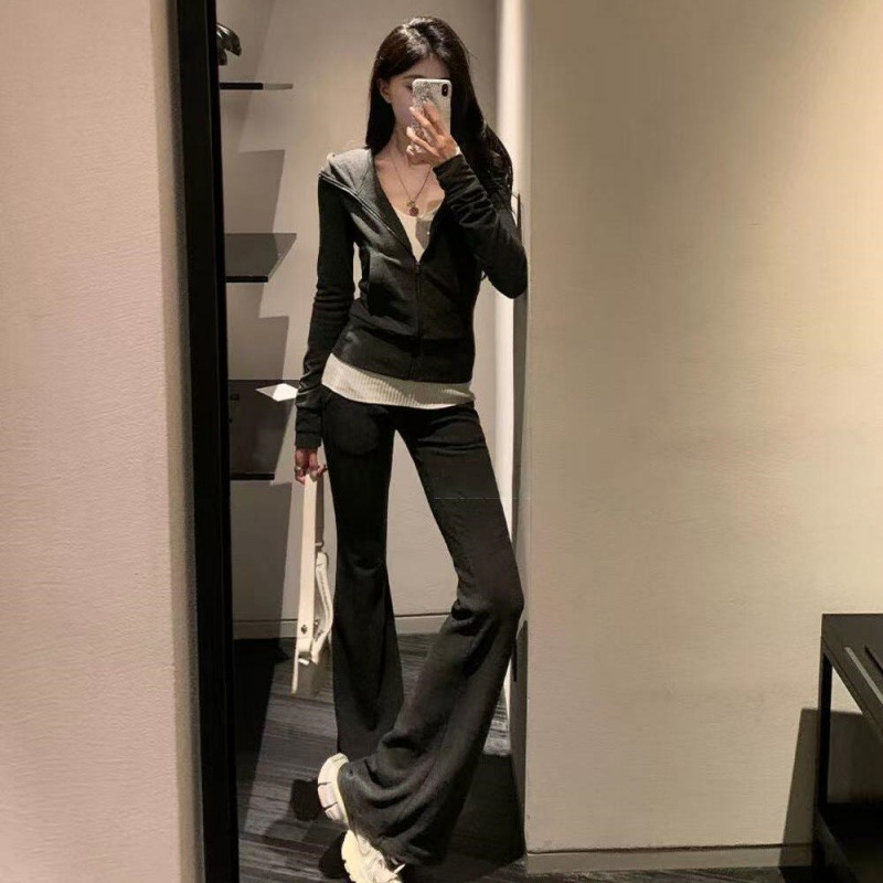 何晨曦2025新款春秋穿搭休闲运动套装女修身收腰连帽卫衣微喇裤子