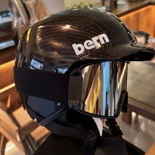 Bern25款watts碳纤维滑雪头盔
