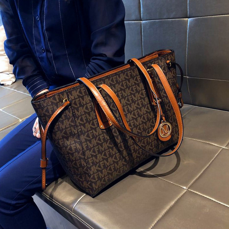 法国ITCFASHONK~新款包包女大容量斜挎包四季百搭单肩包手提女包