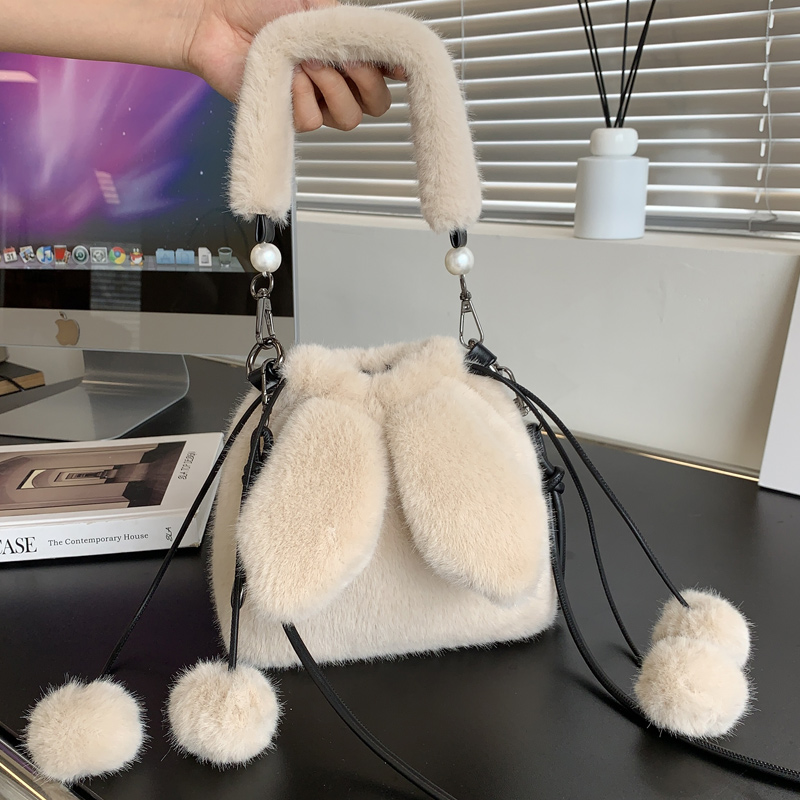 2024可爱毛毛包单肩水桶包