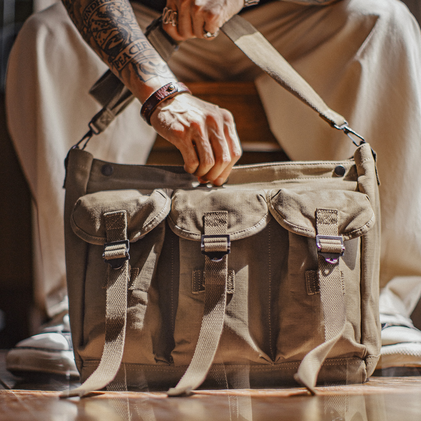 马登工装美式沙漠黄战术挎包