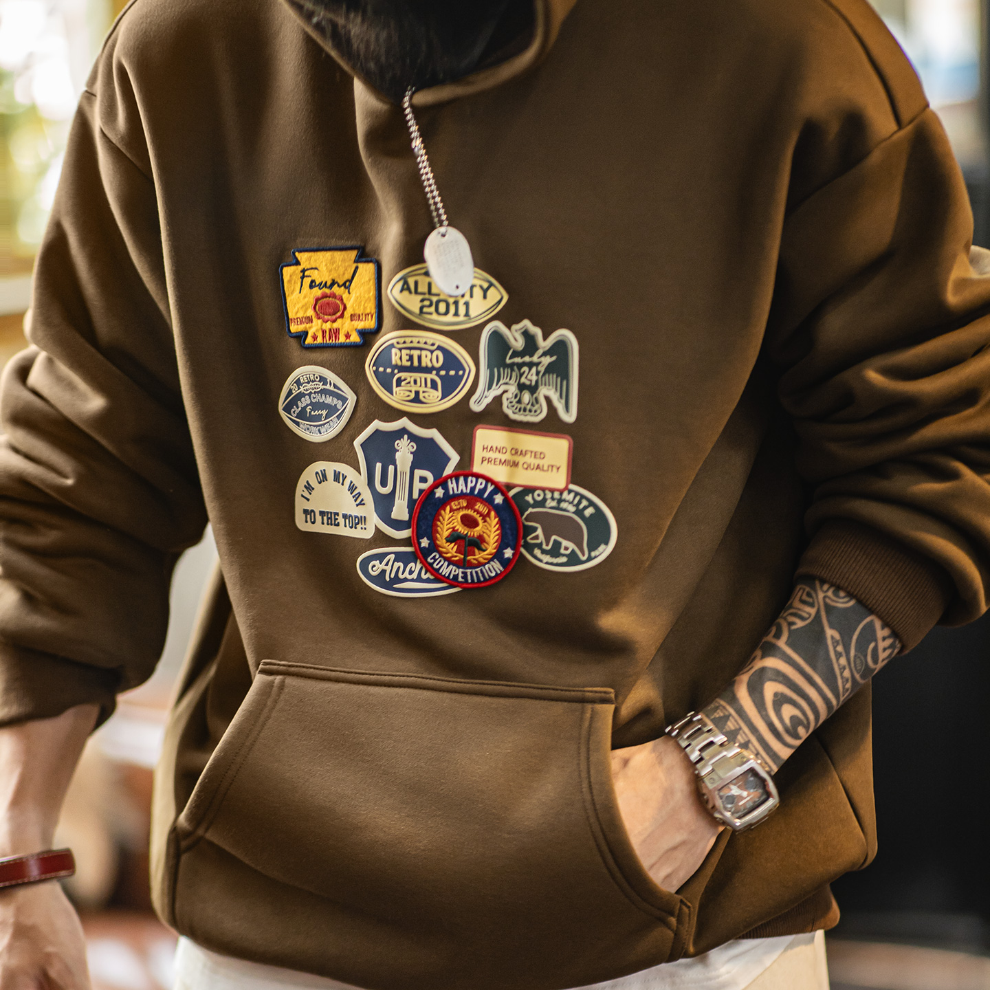 马登工装美式棕色徽章刺绣连帽卫衣加绒针织美拉德宽松外套男秋冬